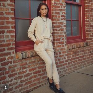Brownlee Crewneck and Jogger Set Size Medium in Soft Neutral